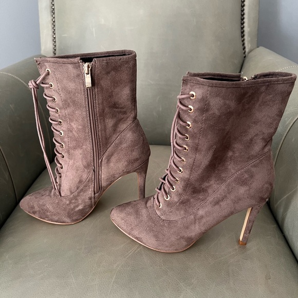 Catherine Malandrino velvet ankle booties - Picture 3 of 4